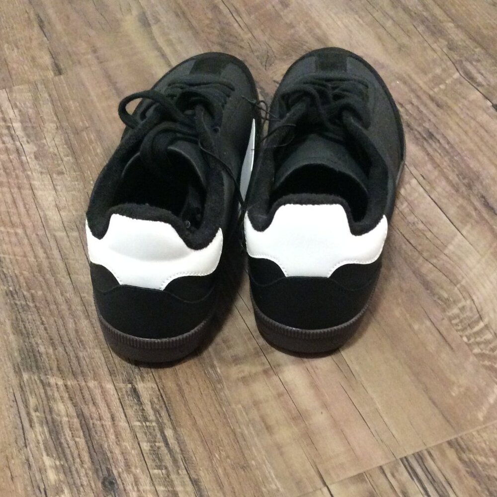 H&M Sneaker size 9
